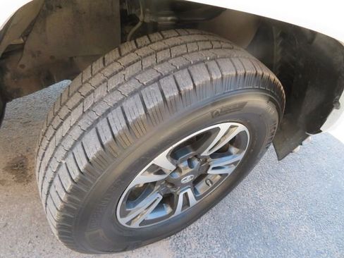 Used 2019 Toyota Tacoma 2WD Double Cab image 12