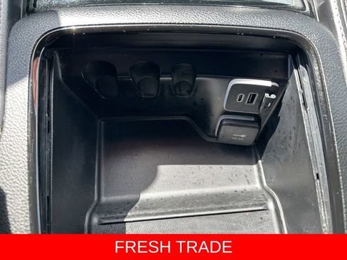 Used 2024 Chrysler Pacifica Premium FWD image 34