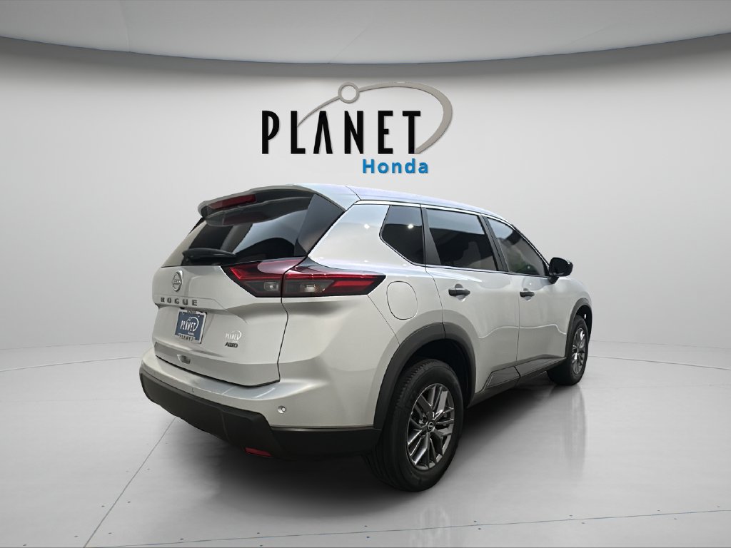Used 2024 Nissan Rogue S AWD/4WD image 9