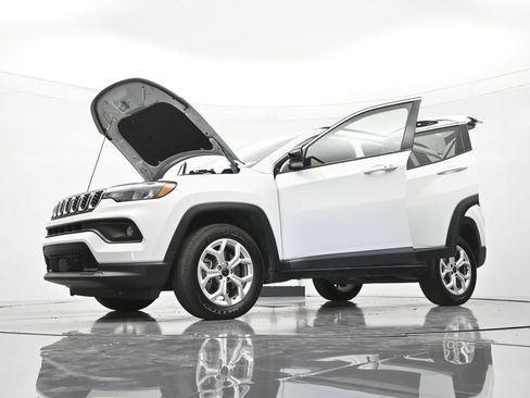 Used 2025 Jeep Compass Latitude AWD/4WD image 47