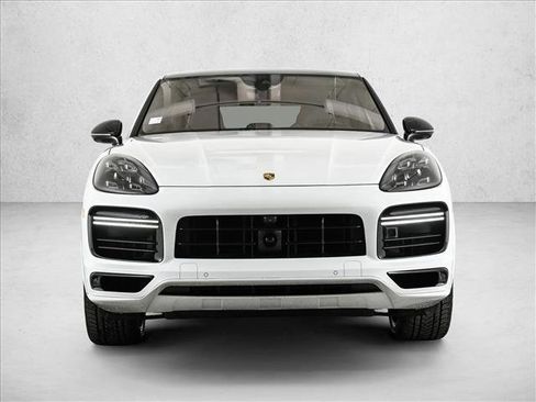 Used 2020 Porsche Cayenne Turbo image 2