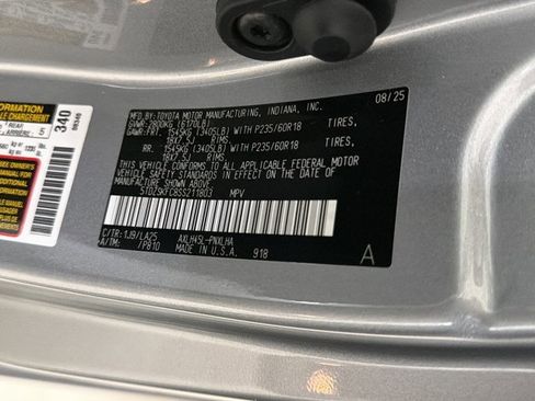 Used 2025 Toyota Sienna Limited AWD/4WD image 11