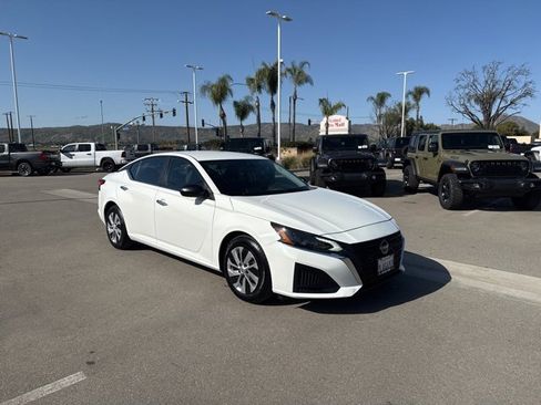 Used 2024 Nissan Altima 2.5 S image 2