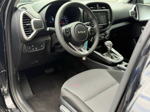 Used 2022 Kia Soul LX w/ Technology Package FWD image 11