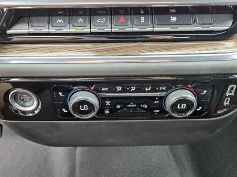 Used 2023 Chevrolet Silverado 1500 LT AWD/4WD image 18