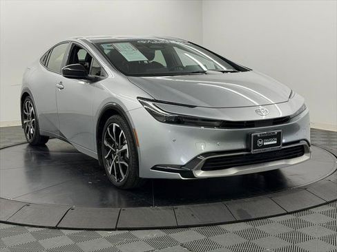 Certified 2025 Toyota Prius Plug-In Hybrid FWD image 8