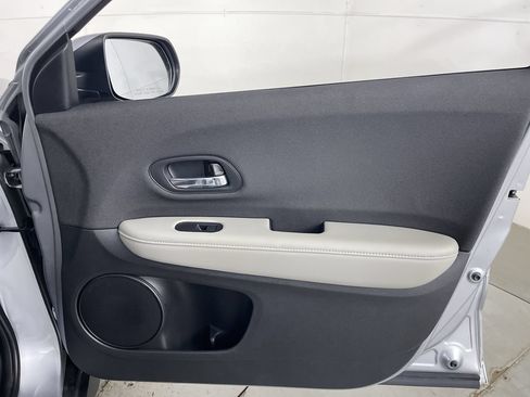 Used 2021 Honda HR-V LX image 22