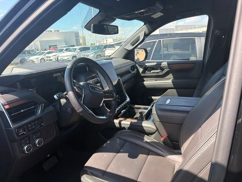 Used 2025 GMC Yukon XL Denali AWD/4WD image 2