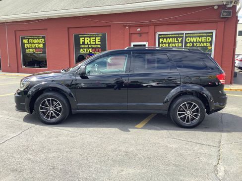 Used 2018 Dodge Journey SE w/ Connectivity Group FWD image 4