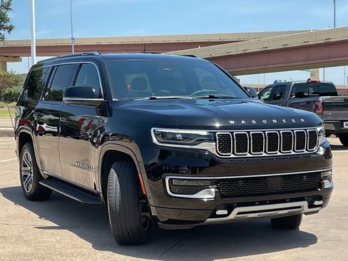 Used 2023 Jeep Wagoneer Series II w/ HD Trailer Tow Package AWD/4WD image 3