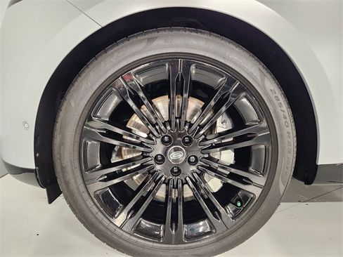 Used 2023 Land Rover Range Rover SE image 8
