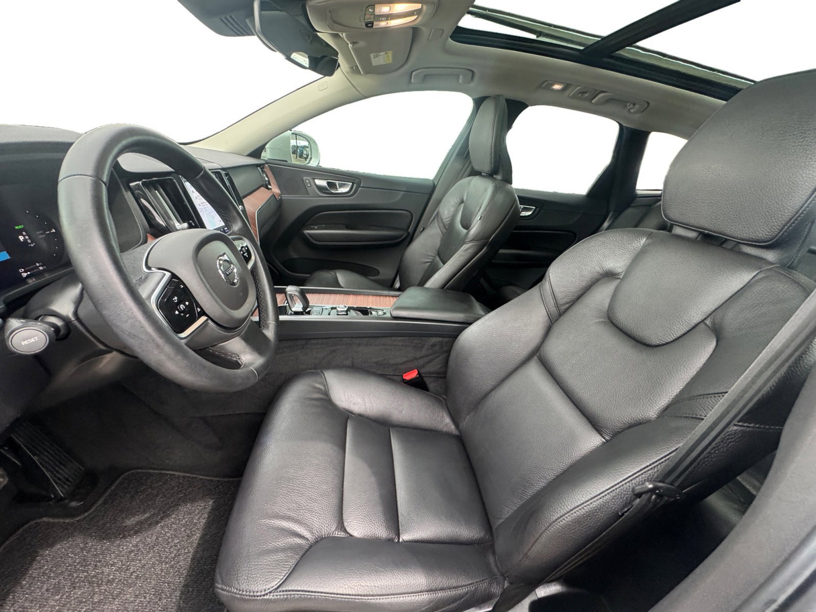 Used 2023 Volvo XC60 T8 Plus AWD/4WD image 10