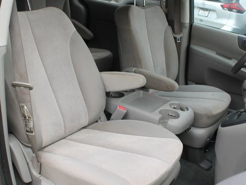Used 2012 Kia Sedona LX w/ PWR Pkg FWD image 23