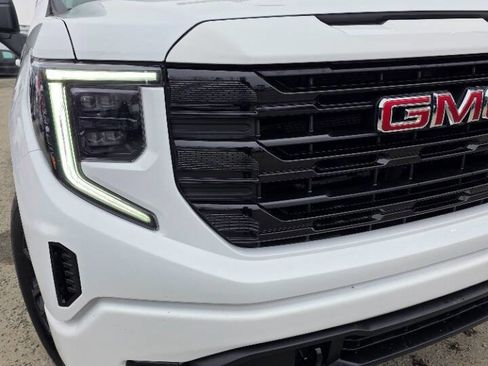 Used 2024 GMC Sierra 1500 Elevation AWD/4WD image 2