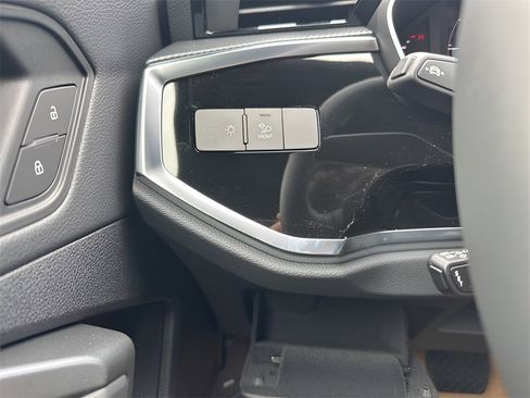 New 2025 Audi Q3 2.0T Premium image 50