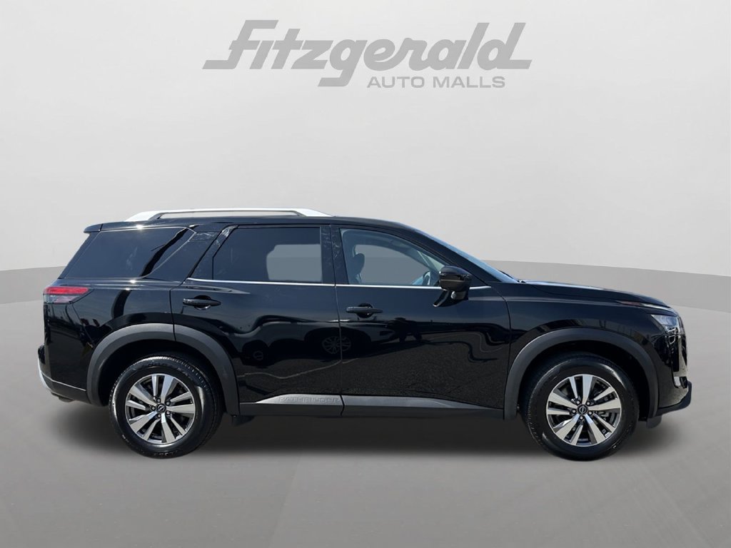 Used 2025 Nissan Pathfinder SL AWD/4WD image 4