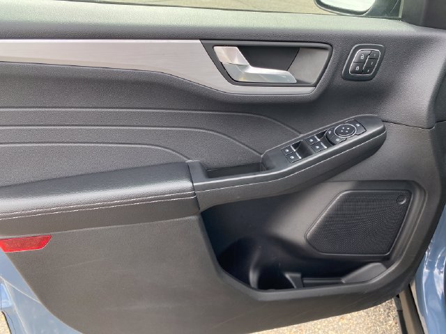Used 2025 Ford Escape Platinum AWD/4WD image 17