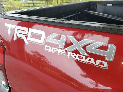 Used 2018 Toyota Tacoma TRD Off-Road AWD/4WD image 7