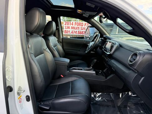 Used 2020 Toyota Tacoma TRD Sport w/ TRD Premium Sport Package image 18