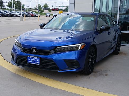 Used 2024 Honda Civic Sport image 3