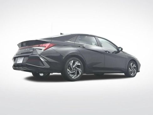 Used 2025 Hyundai Elantra Limited FWD image 42