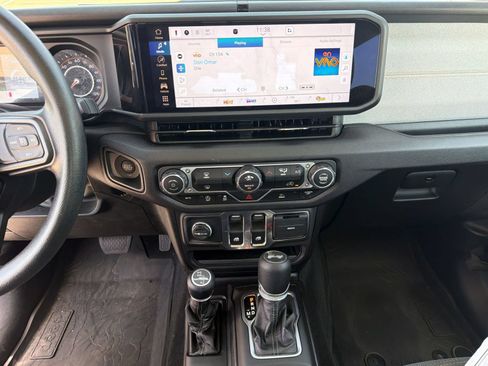 Used 2025 Jeep Wrangler Sport AWD/4WD image 15