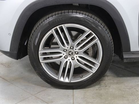Used 2025 Mercedes-Benz GLS 450 4MATIC image 18