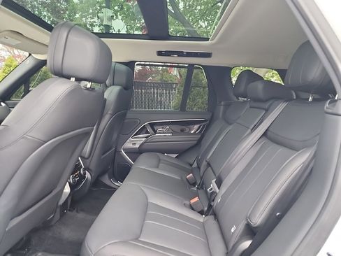 Used 2025 Land Rover Range Rover SE AWD/4WD image 38