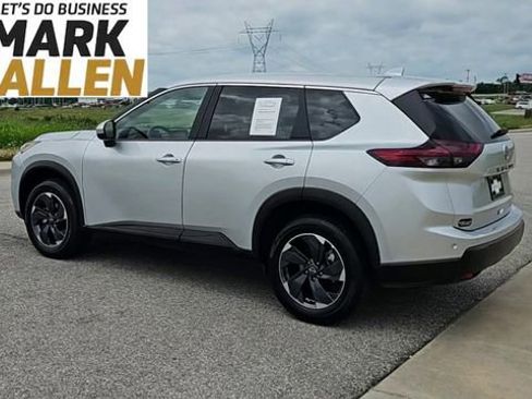 Used 2025 Nissan Rogue SV FWD image 6