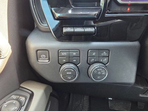 New 2026 Chevrolet Silverado 2500 ZR2 AWD/4WD image 36