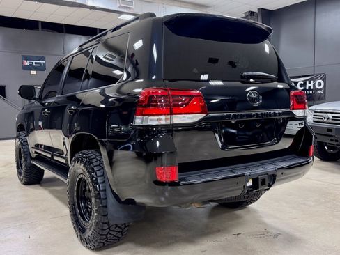 Used 2018 Toyota Land Cruiser w/ Carpet Mat Package AWD/4WD image 12