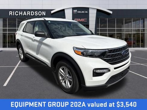 Used 2024 Ford Explorer XLT w/ Equipment Group 202A AWD/4WD image 2