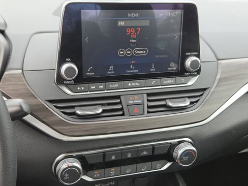 Used 2025 Nissan Altima 2.5 SV image 26