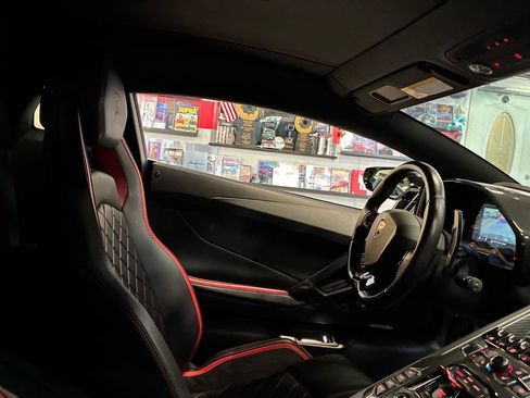 Used 2017 Lamborghini Aventador S AWD/4WD image 29