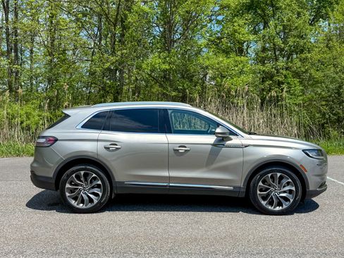Used 2023 Lincoln Nautilus Reserve w/ Cargo Utility Package AWD/4WD image 7