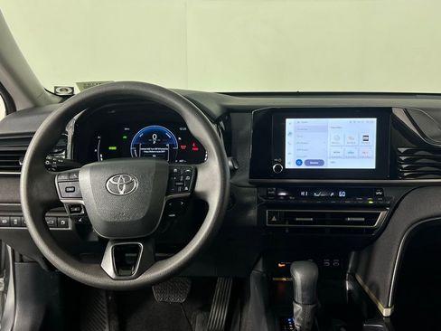 Used 2025 Toyota Camry LE image 14