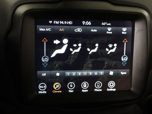 Used 2023 Jeep Renegade Latitude AWD/4WD image 42