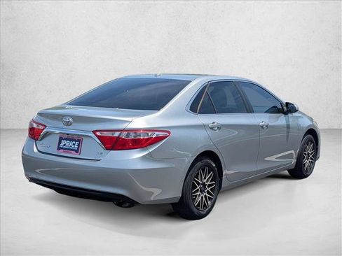 Used 2017 Toyota Camry LE FWD image 5