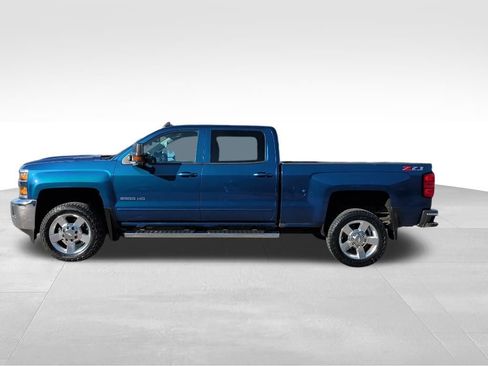 Used 2019 Chevrolet Silverado 2500 LT w/ LT Convenience Package image 4