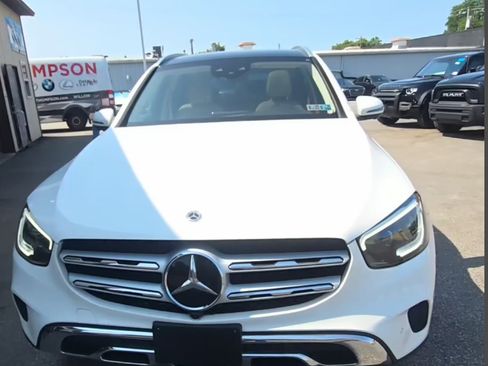 Used 2021 Mercedes-Benz GLC 300 4MATIC image 2