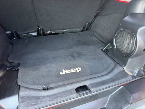 Used 2014 Jeep Wrangler Unlimited Sahara w/ Connectivity Group AWD/4WD image 13