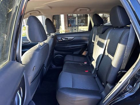 Used 2018 Nissan Rogue SV w/ Premium Package image 34