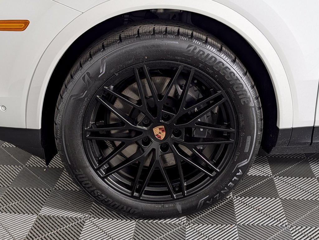 New 2026 Porsche Cayenne Coupe AWD/4WD image 11