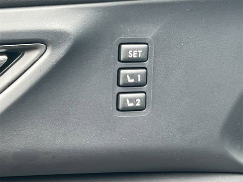 New 2026 Subaru Ascent Limited Bronze image 18