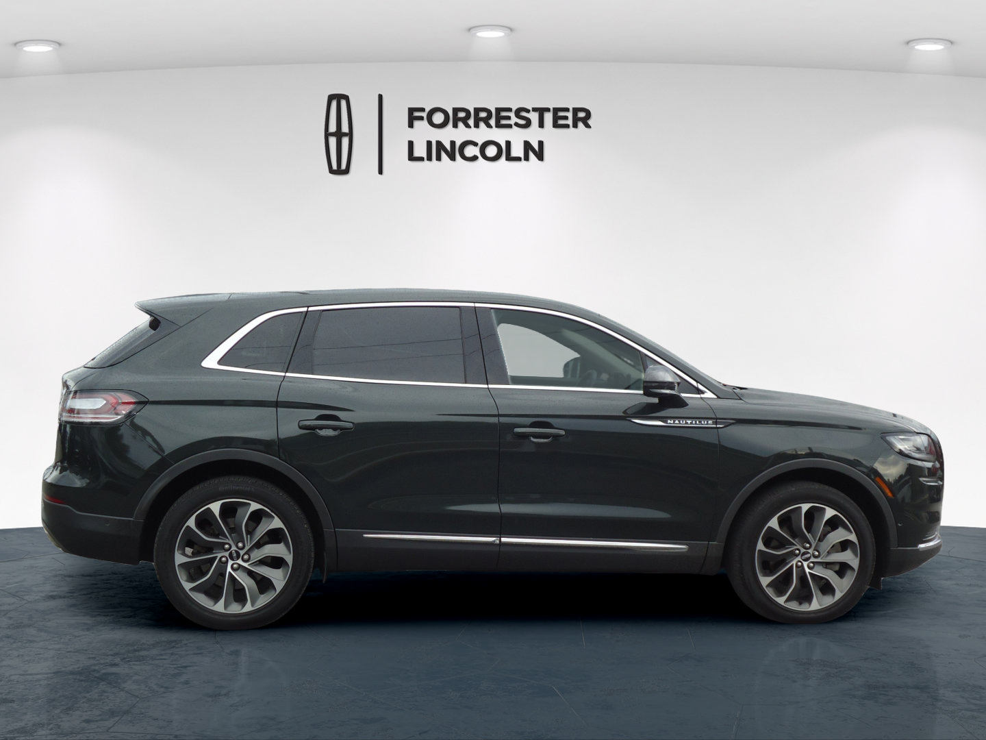 Used 2023 Lincoln Nautilus Reserve w/ Equipment Group 201A AWD/4WD image 2
