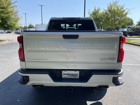 Used 2024 Chevrolet Silverado 1500 High Country w/ Technology Package AWD/4WD image 8