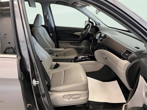 Used 2021 Honda Pilot Touring image 18