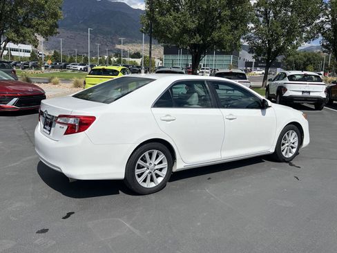 Used 2014 Toyota Camry XLE w/ Leather Package FWD image 12