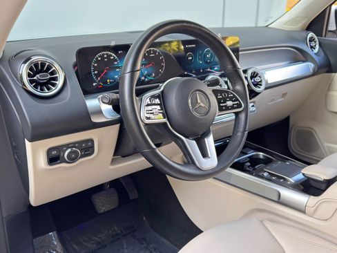 Used 2022 Mercedes-Benz GLB 250 w/ Premium Package Lite image 13