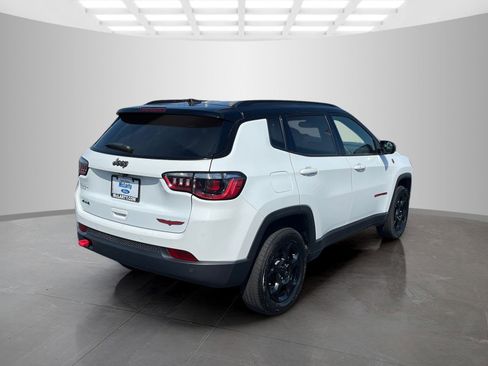 Used 2024 Jeep Compass Trailhawk AWD/4WD image 4
